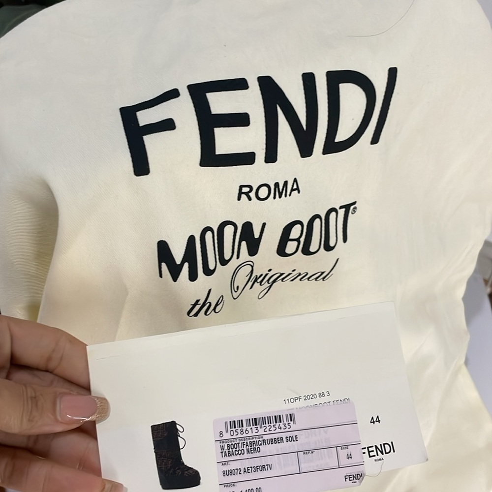 Fendi Moon Boot - Picture 8 of 15